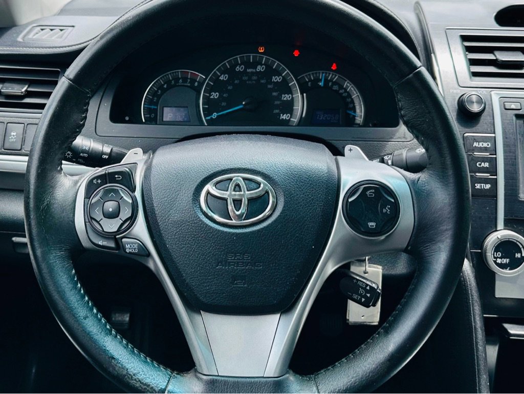 Used 2014 Toyota Camry SE image 13
