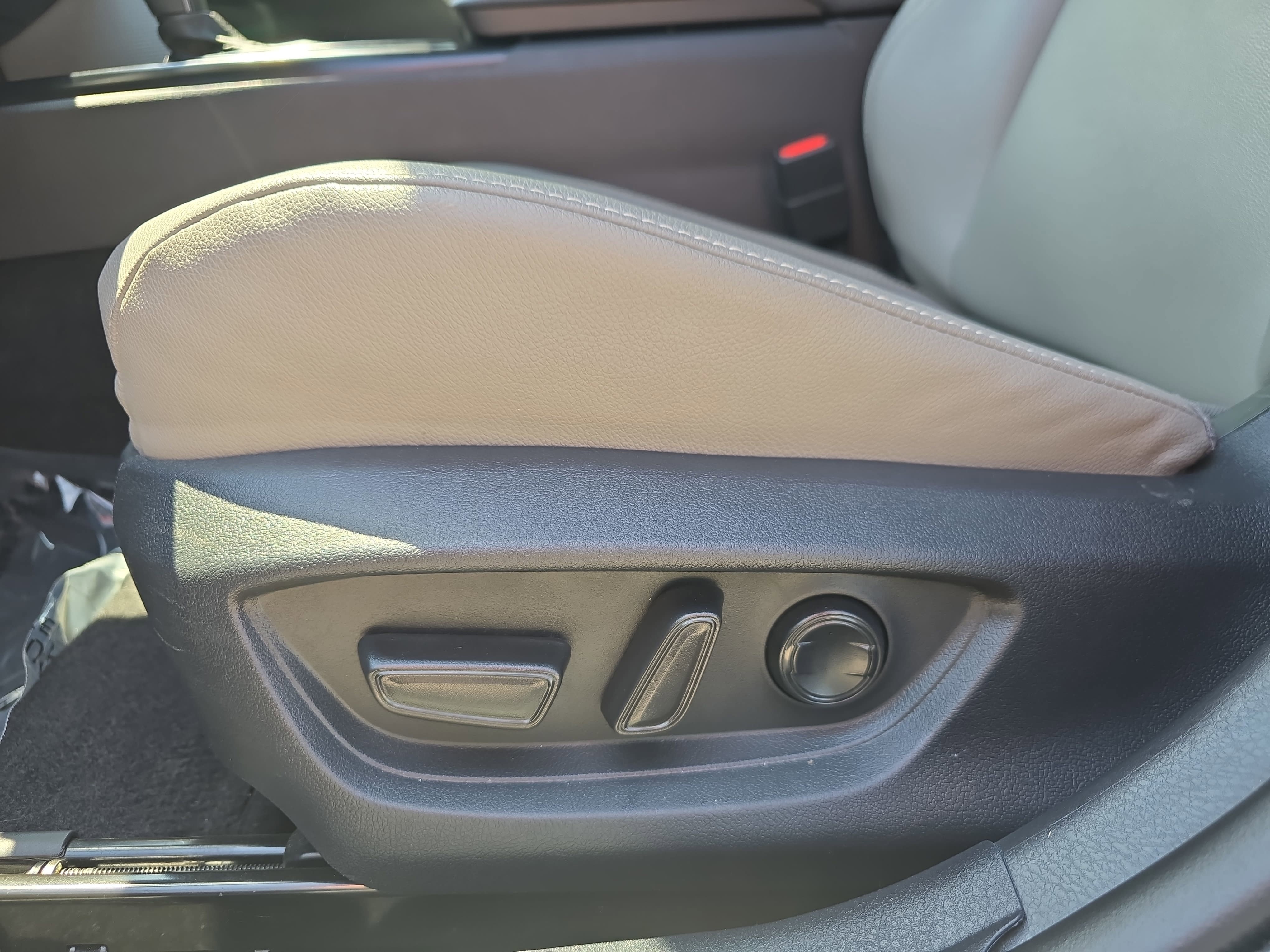 Used 2025 Toyota Camry SE w/ Multimedia Upgrade Package FWD image 28