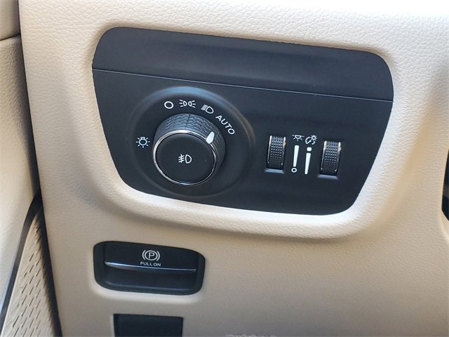 New 2025 Jeep Grand Cherokee Limited w/ Trailer Tow Package image 21