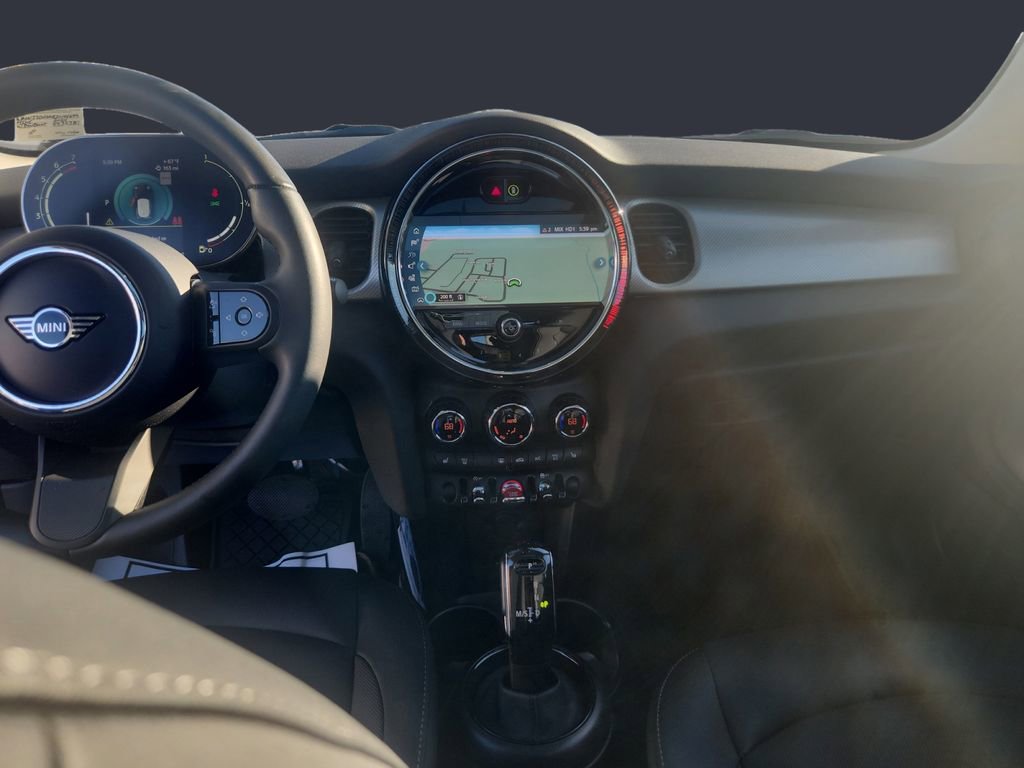 Used 2024 MINI Cooper 2-Door Hardtop image 10