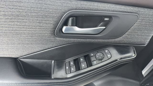 Certified 2023 Nissan Rogue SV image 19