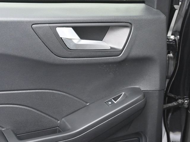 Used 2025 Ford Escape SE image 21