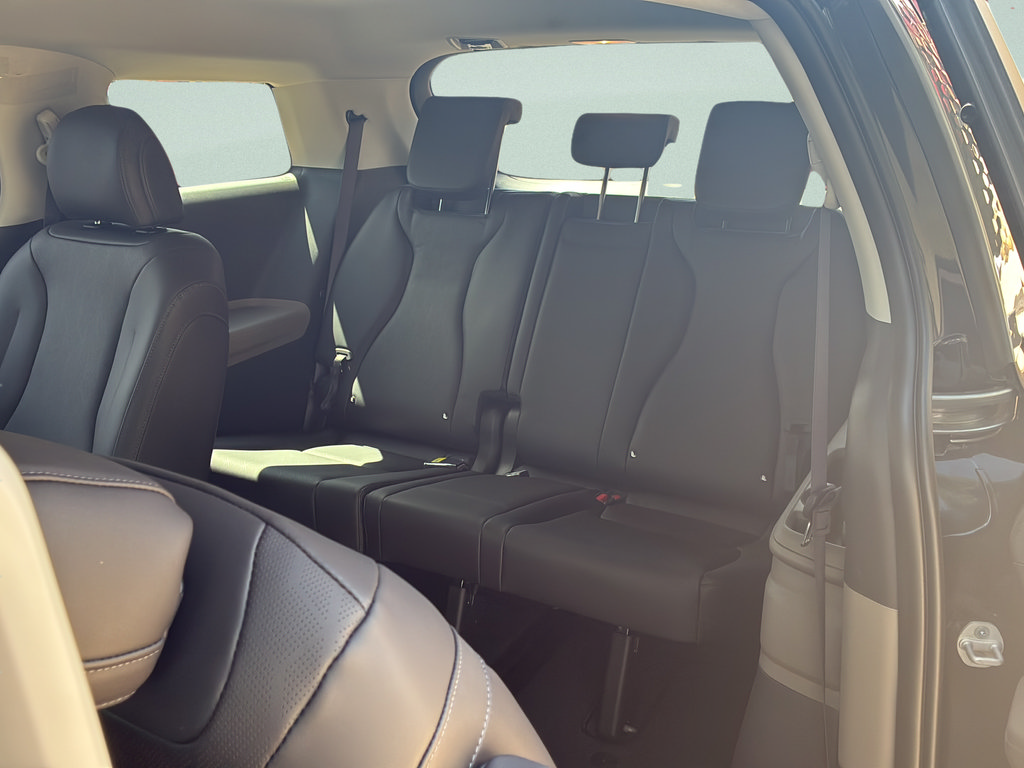 New 2026 Kia Carnival FWD image 35