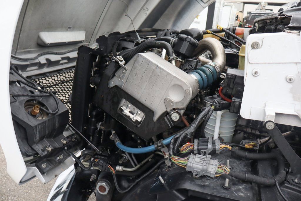 Used 2016 Ford F650 2WD Crew Cab Super Duty image 17