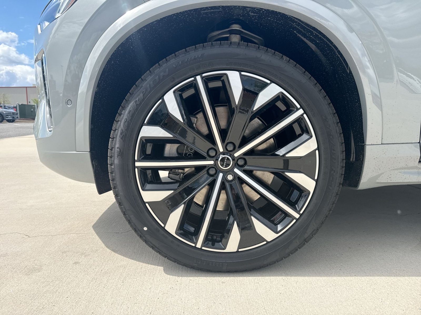New 2026 Volvo XC90 T8 Plus w/ Protection Package Premier AWD/4WD image 12