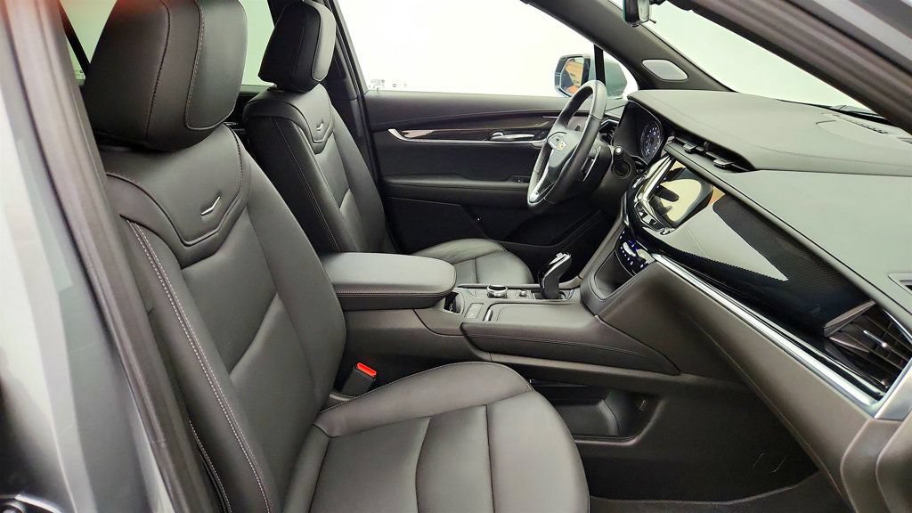 Used 2024 Cadillac XT6 Sport w/ Technology Package AWD/4WD image 25