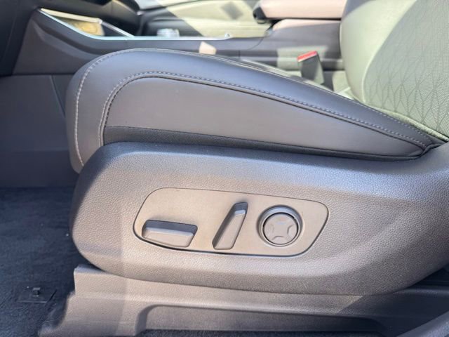 Used 2025 Kia Carnival SX w/ SX Dark Edition Package image 51