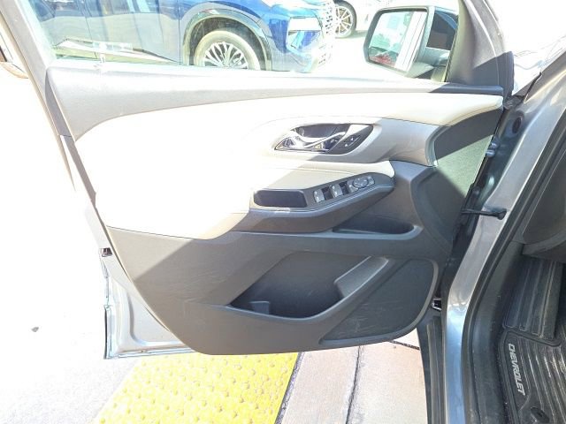 Used 2023 Chevrolet Traverse LS FWD image 11