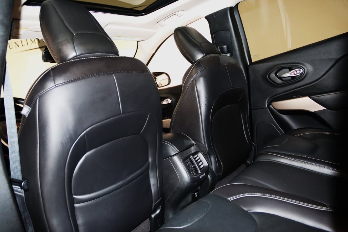 Used 2017 Jeep Cherokee High Altitude AWD/4WD image 52