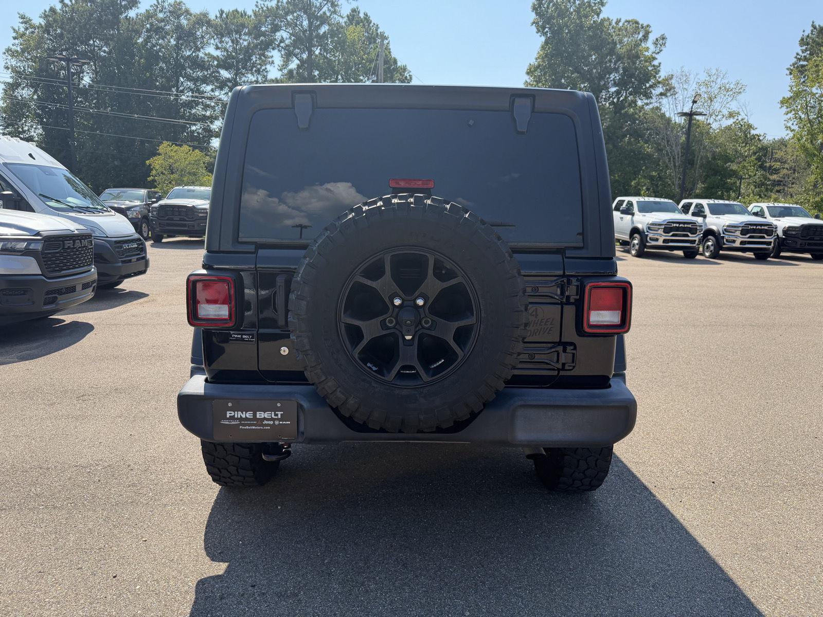 Used 2022 Jeep Wrangler Unlimited Sport AWD/4WD image 5