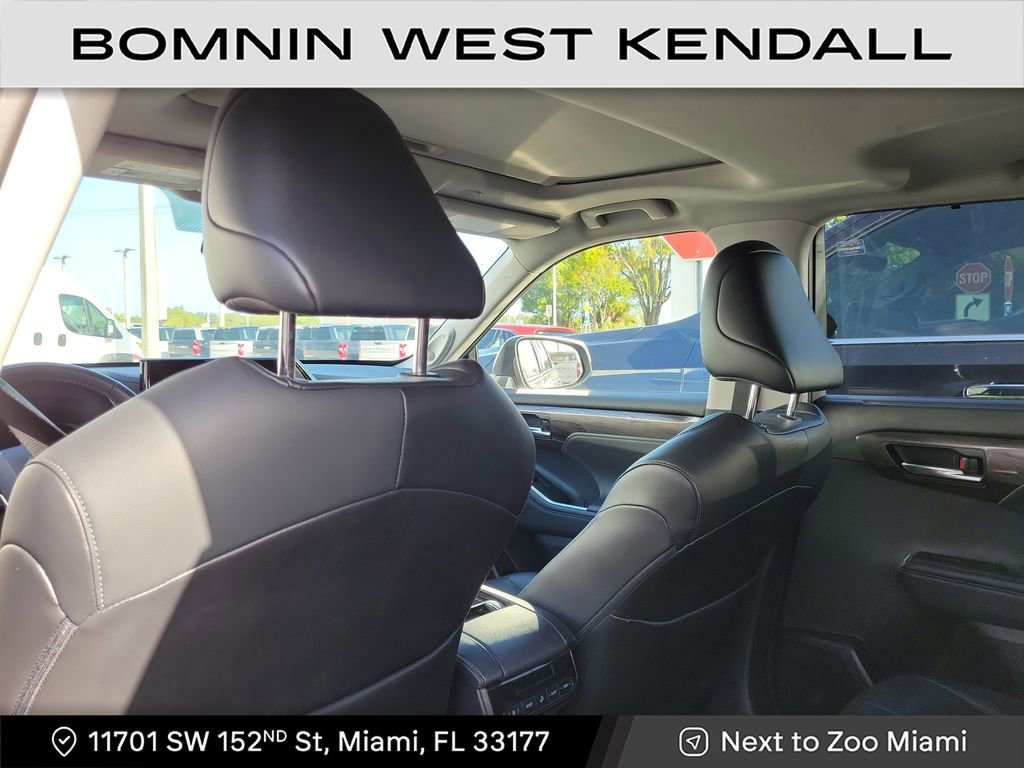 Used 2023 Toyota Highlander Limited image 10