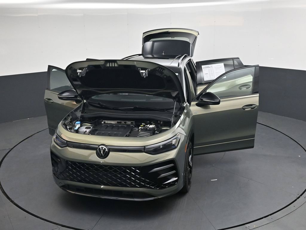 Used 2025 Volkswagen Tiguan SE R-Line AWD/4WD image 43