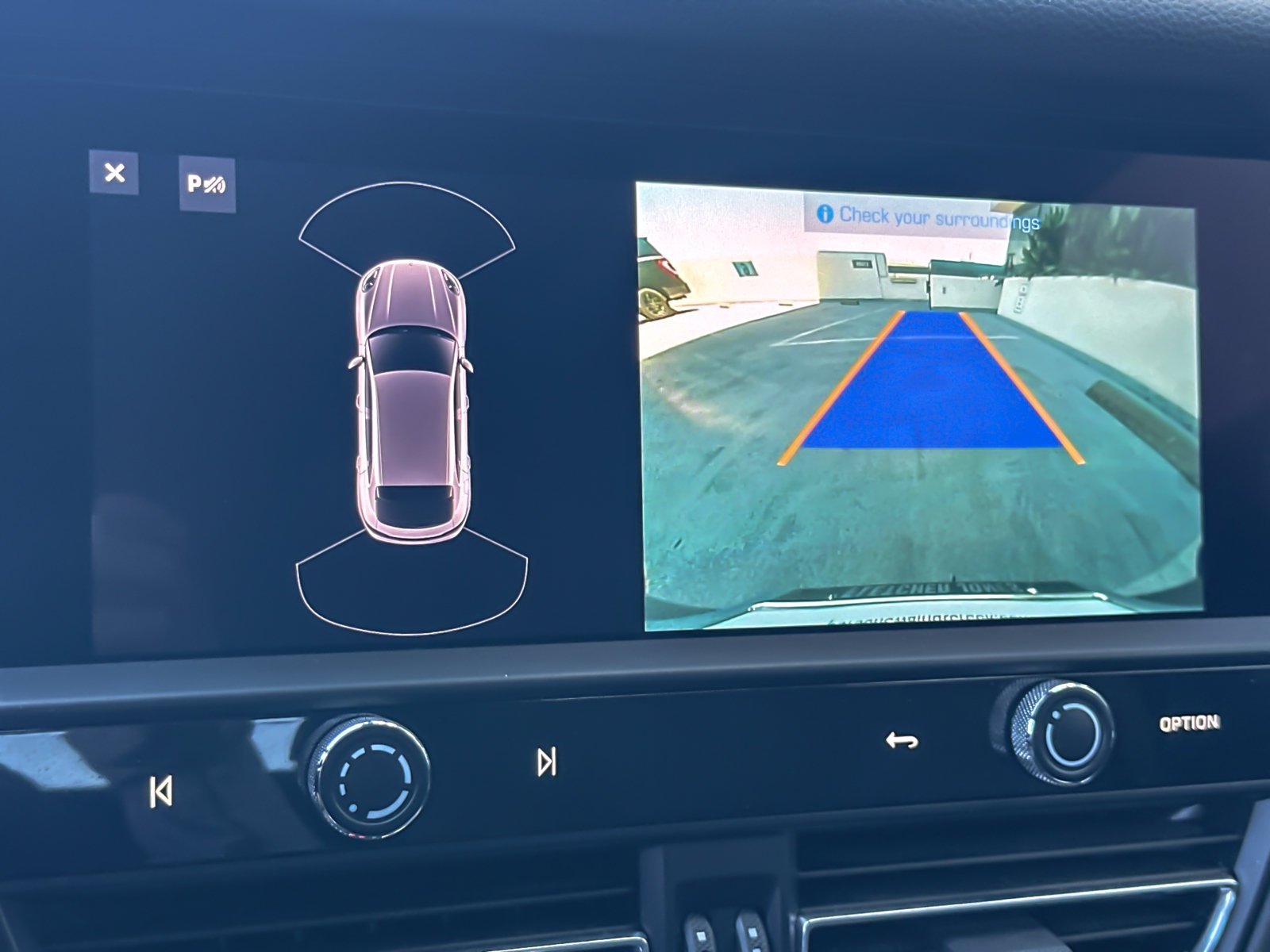 Certified 2024 Porsche Macan AWD/4WD image 15