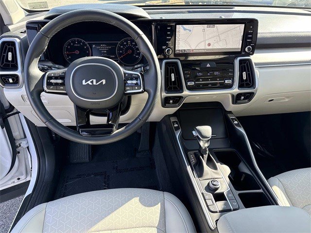 Used 2023 Kia Sorento EX w/ Panoramic Sunroof Package image 18