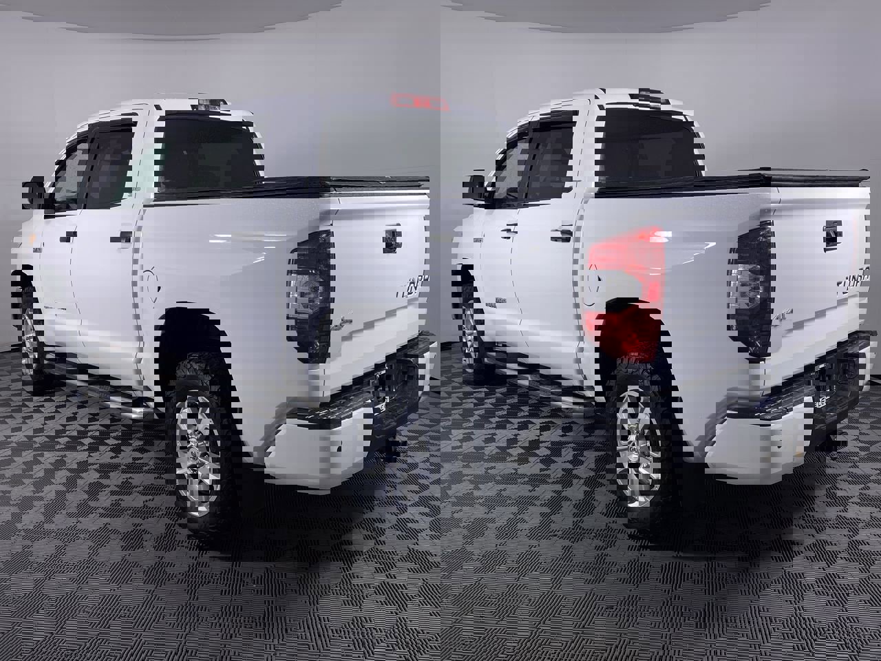 Used 2017 Toyota Tundra SR5 w/ SR5 Upgrade Package AWD/4WD image 21