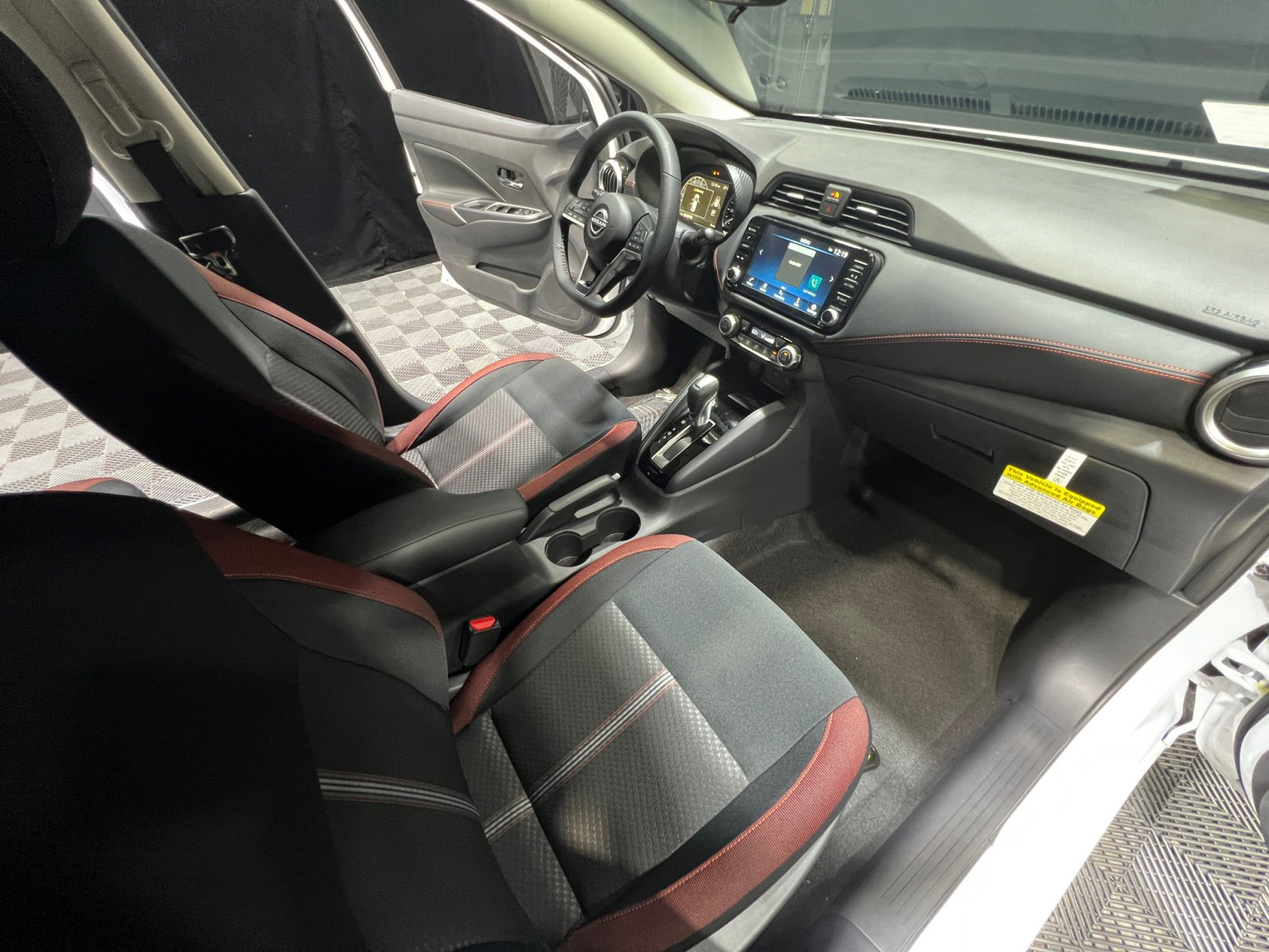 New 2025 Nissan Versa SR w/ Trunk Package image 21