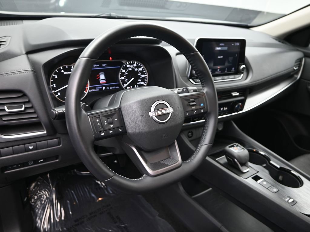 Used 2025 Nissan Rogue SV image 17