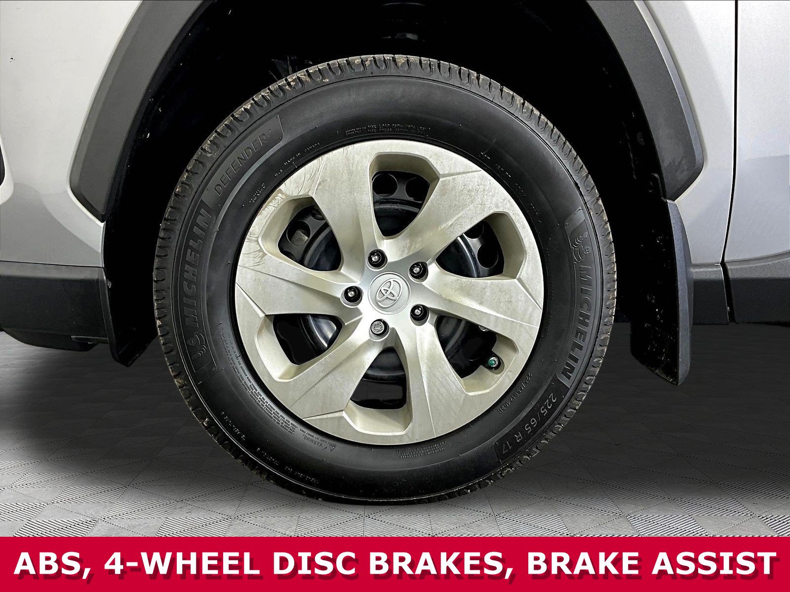 Used 2019 Toyota RAV4 LE w/ Carpet Mat Package FWD image 29