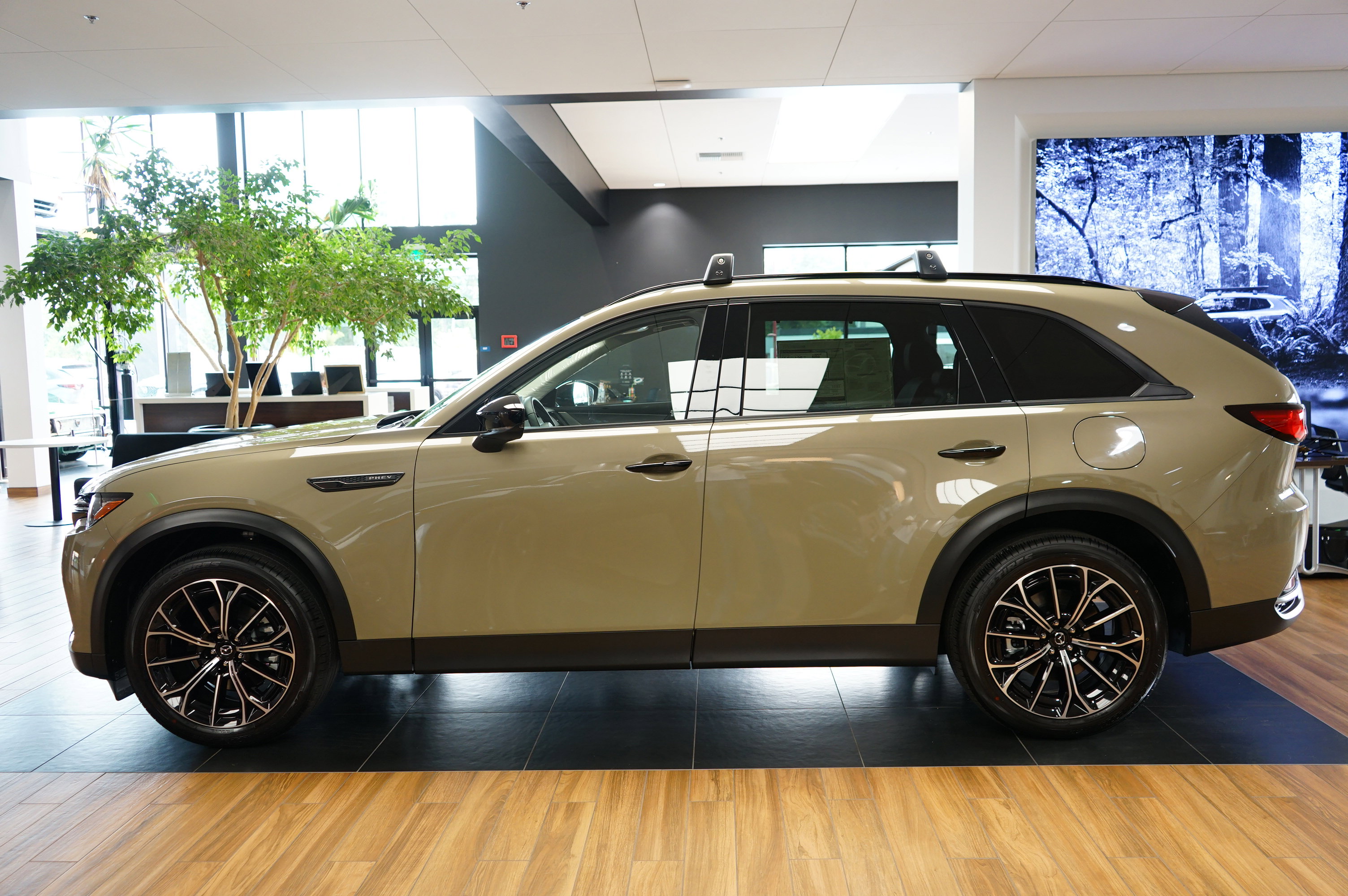 New 2025 MAZDA CX-70 Plug-In Hybrid w/ Premium Pkg image 3