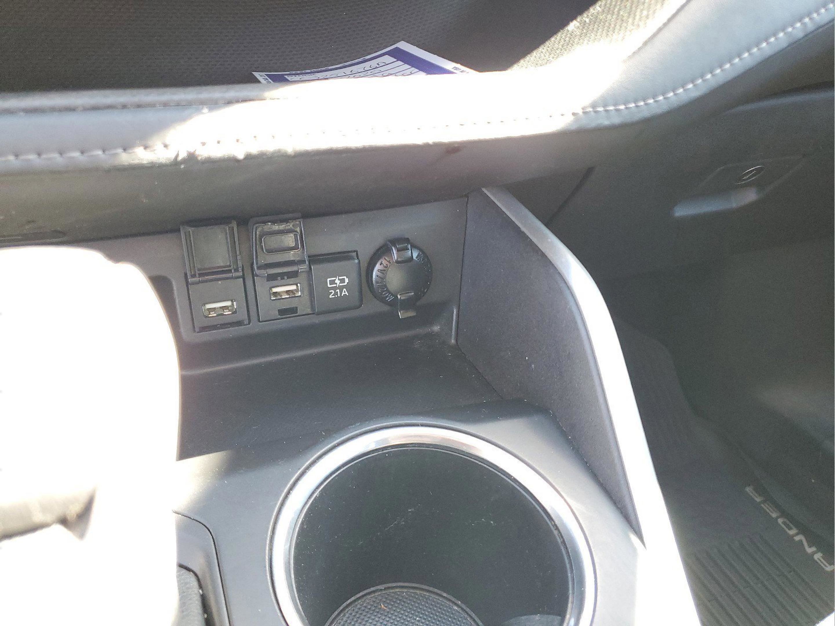 Used 2020 Toyota Highlander L image 23