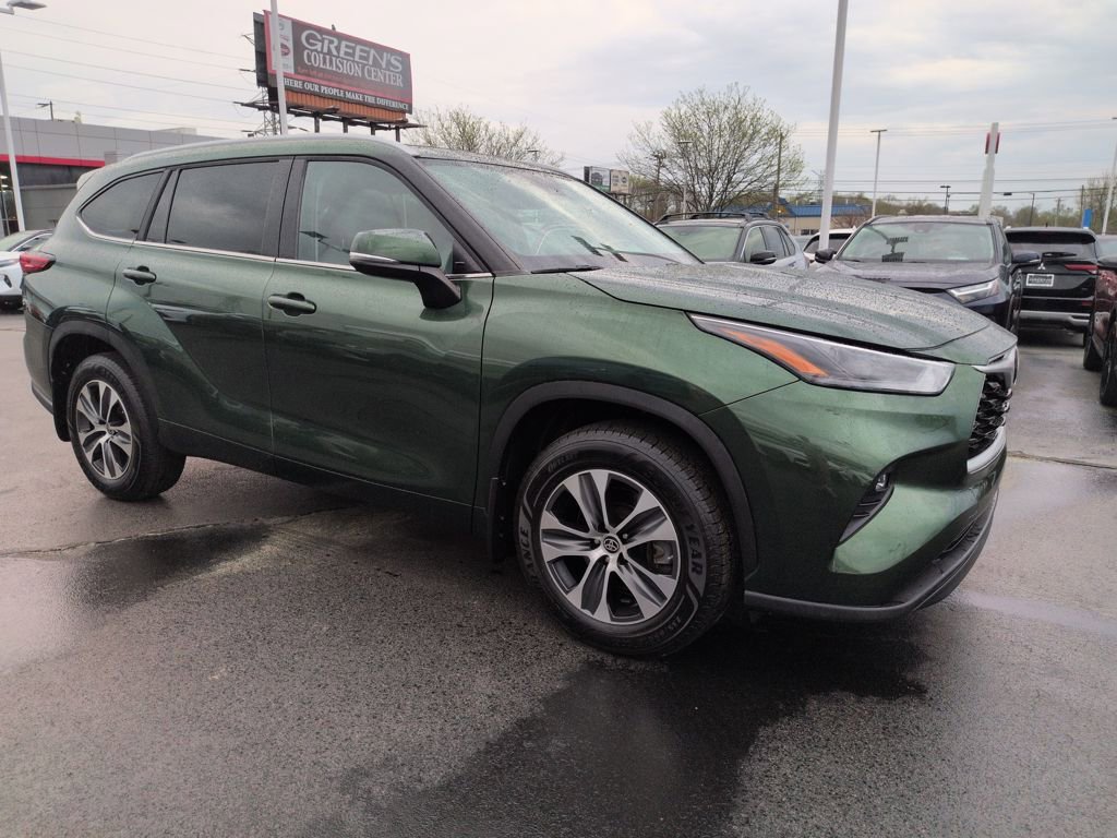 Used 2023 Toyota Highlander XLE image 7