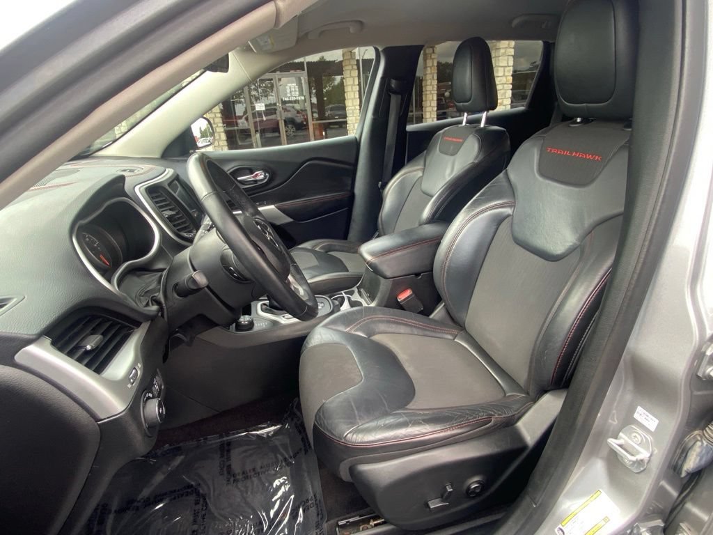 Used 2018 Jeep Cherokee Trailhawk AWD/4WD image 21
