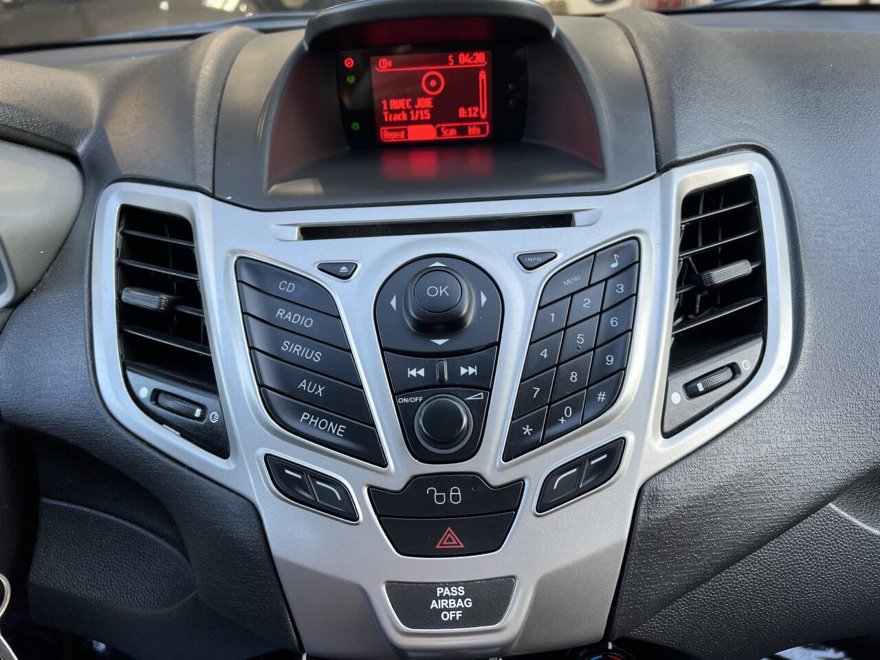 Used 2012 Ford Fiesta SE image 18