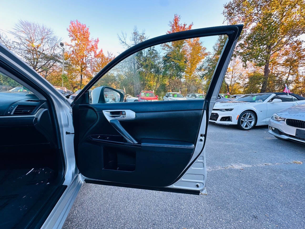 Used 2011 Lexus CT 200h Premium image 26