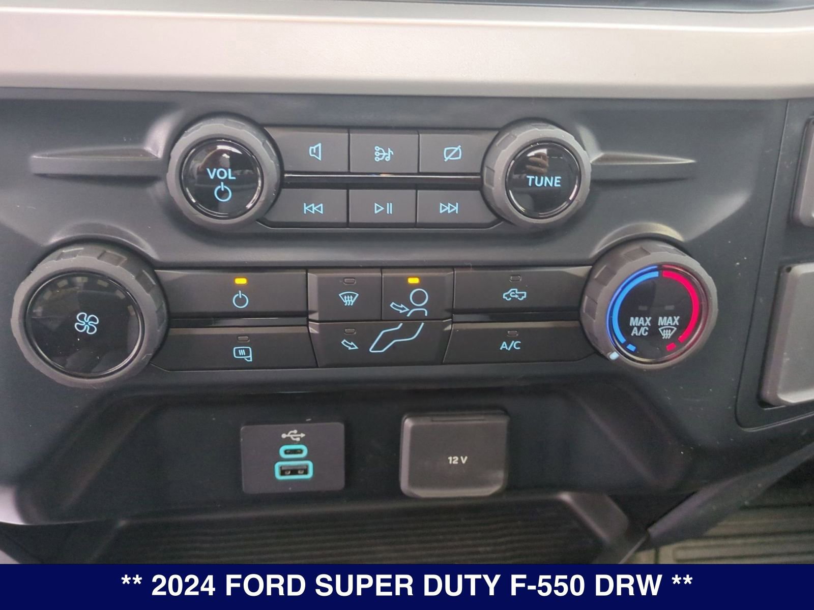 New 2024 Ford F550 4x4 Regular Cab Super Duty image 20