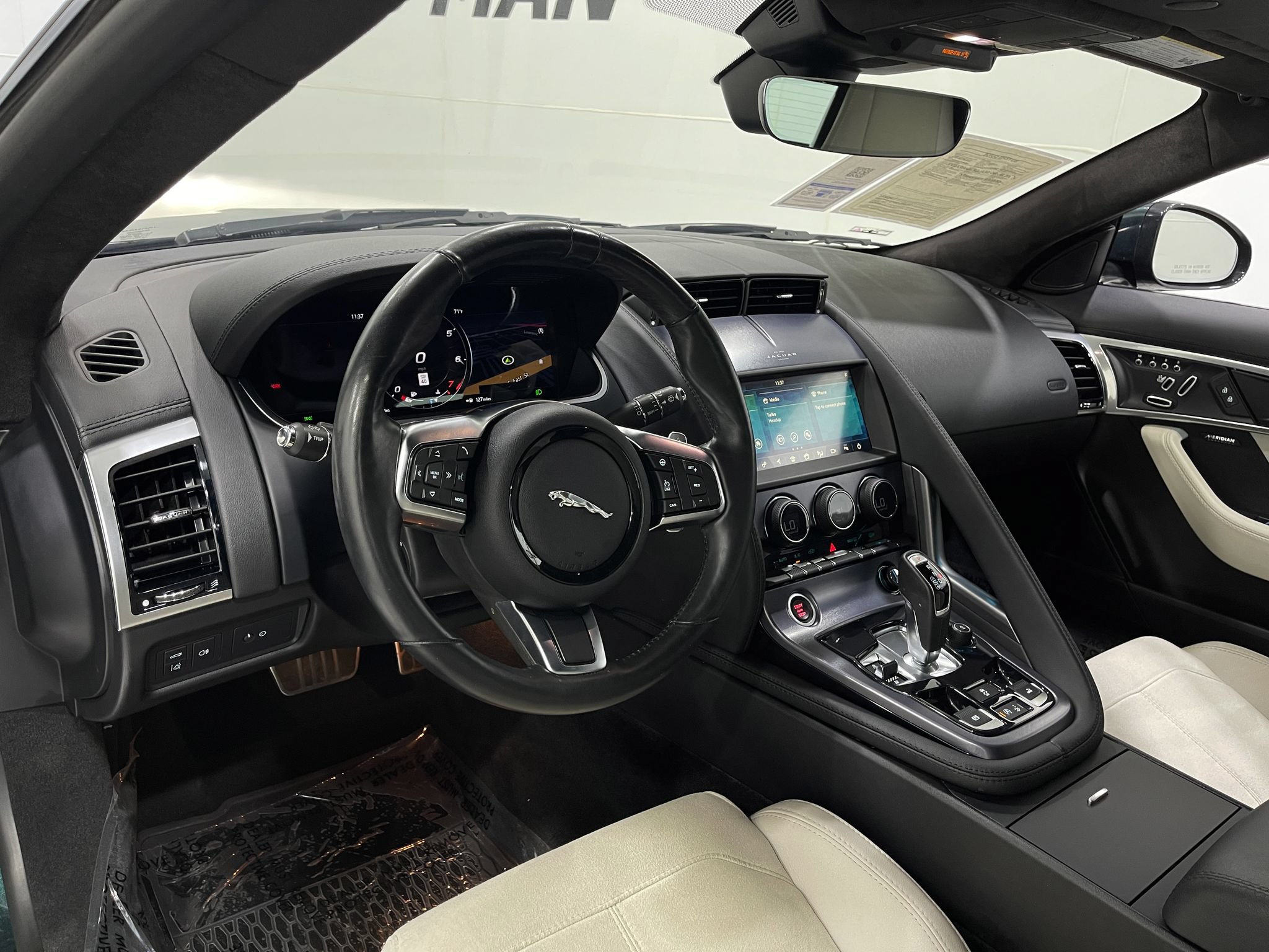 Used 2021 Jaguar F-TYPE Convertible RWD image 18
