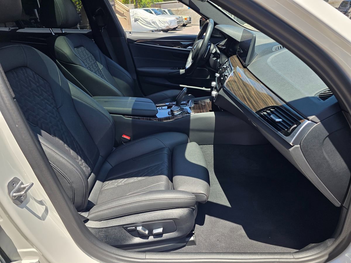 Used 2023 BMW 530e w/ Premium Package RWD image 15