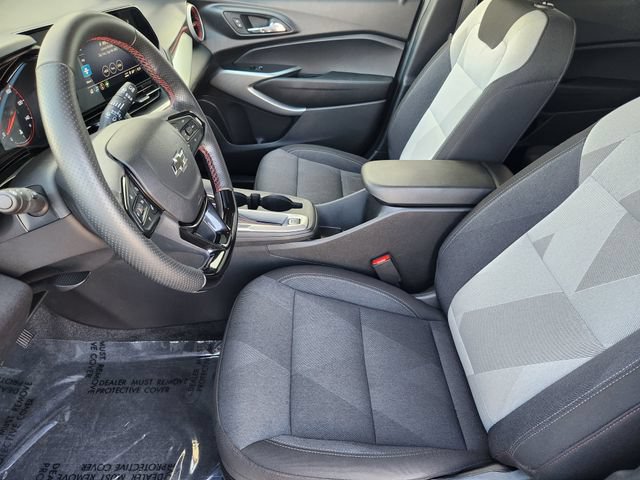 Used 2025 Chevrolet Trax RS w/ Driver Confidence Package FWD image 4