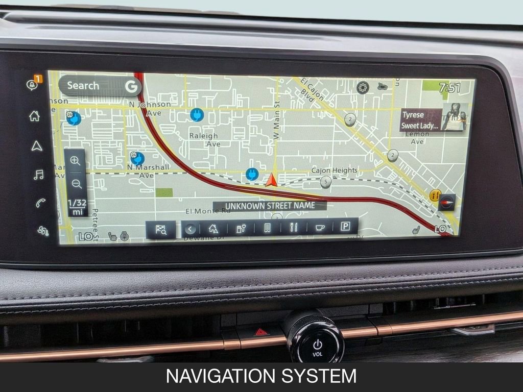 Used 2025 Nissan Ariya AWD image 21