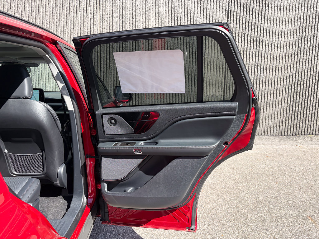 New 2026 Lincoln Aviator Reserve w/ Jet Appearance Package AWD/4WD image 32