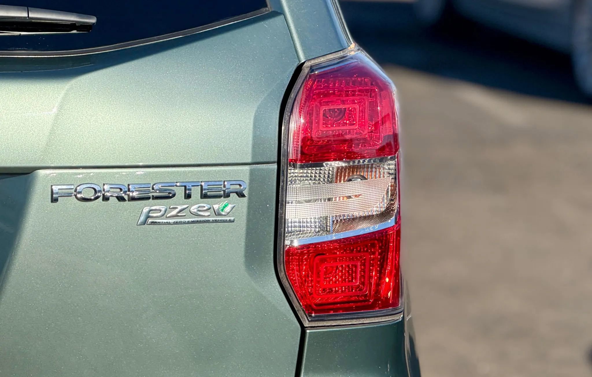 Used 2014 Subaru Forester 2.5i Premium w/ All-Weather Package image 5