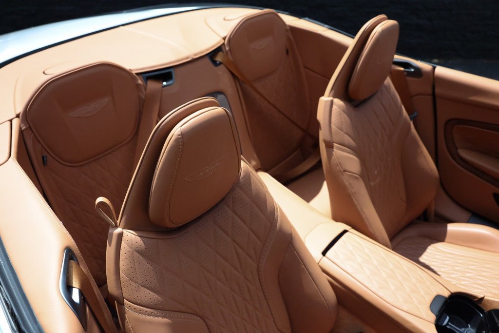 Used 2024 Aston Martin DB12 Convertible image 22