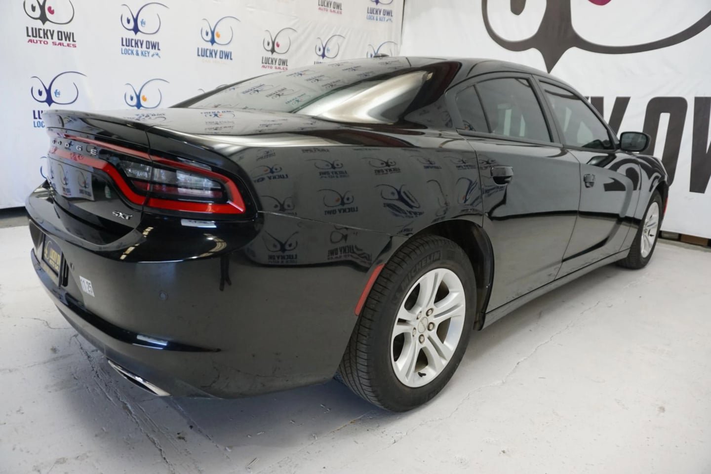 Used 2018 Dodge Charger SXT RWD image 8