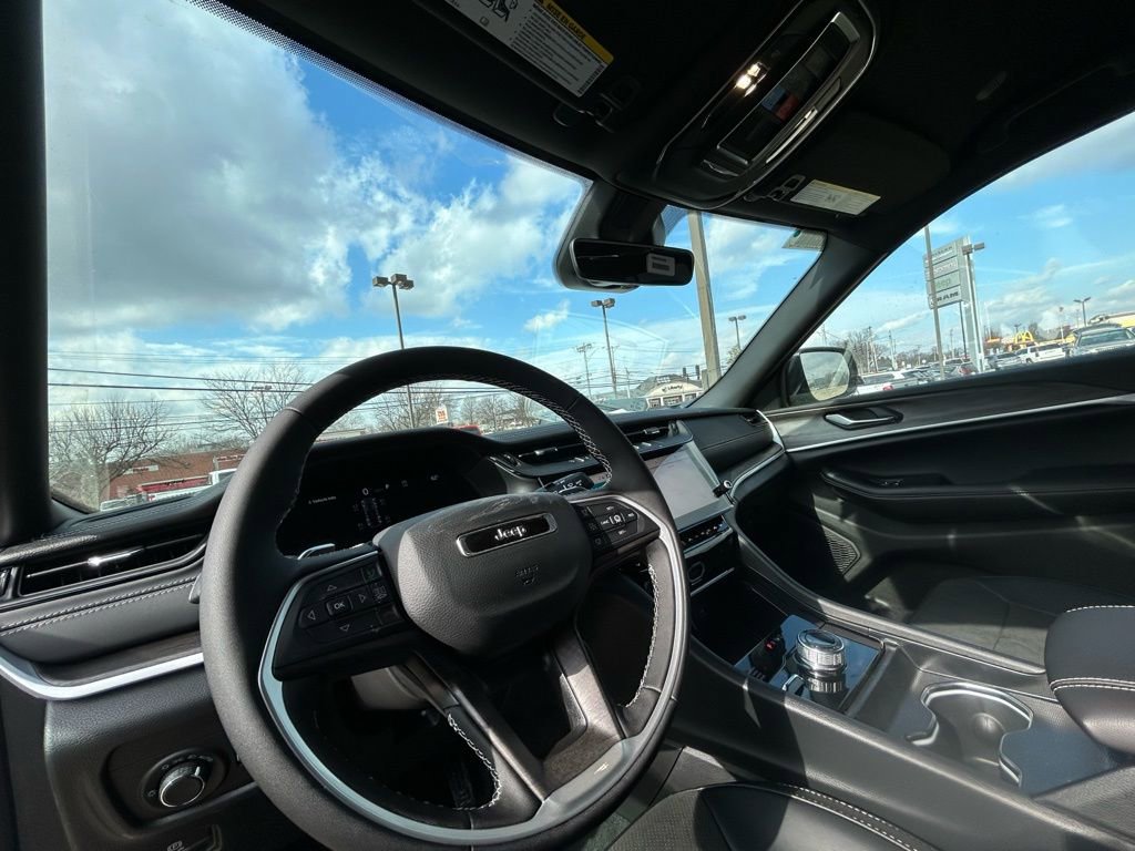 New 2026 Jeep Grand Cherokee Altitude image 16