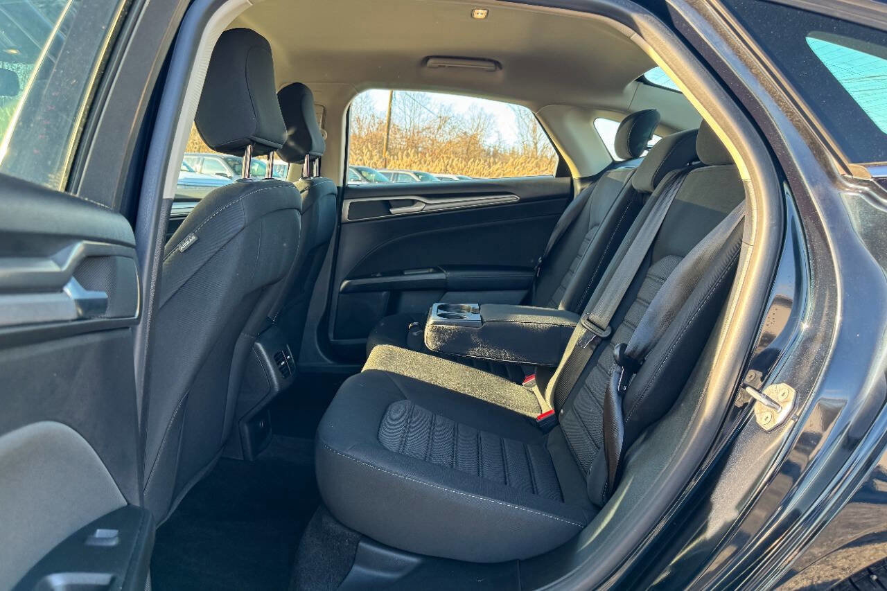 Used 2020 Ford Fusion SE image 15