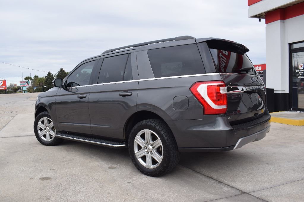 Used 2018 Ford Expedition XLT w/ Equipment Group 202A image 3