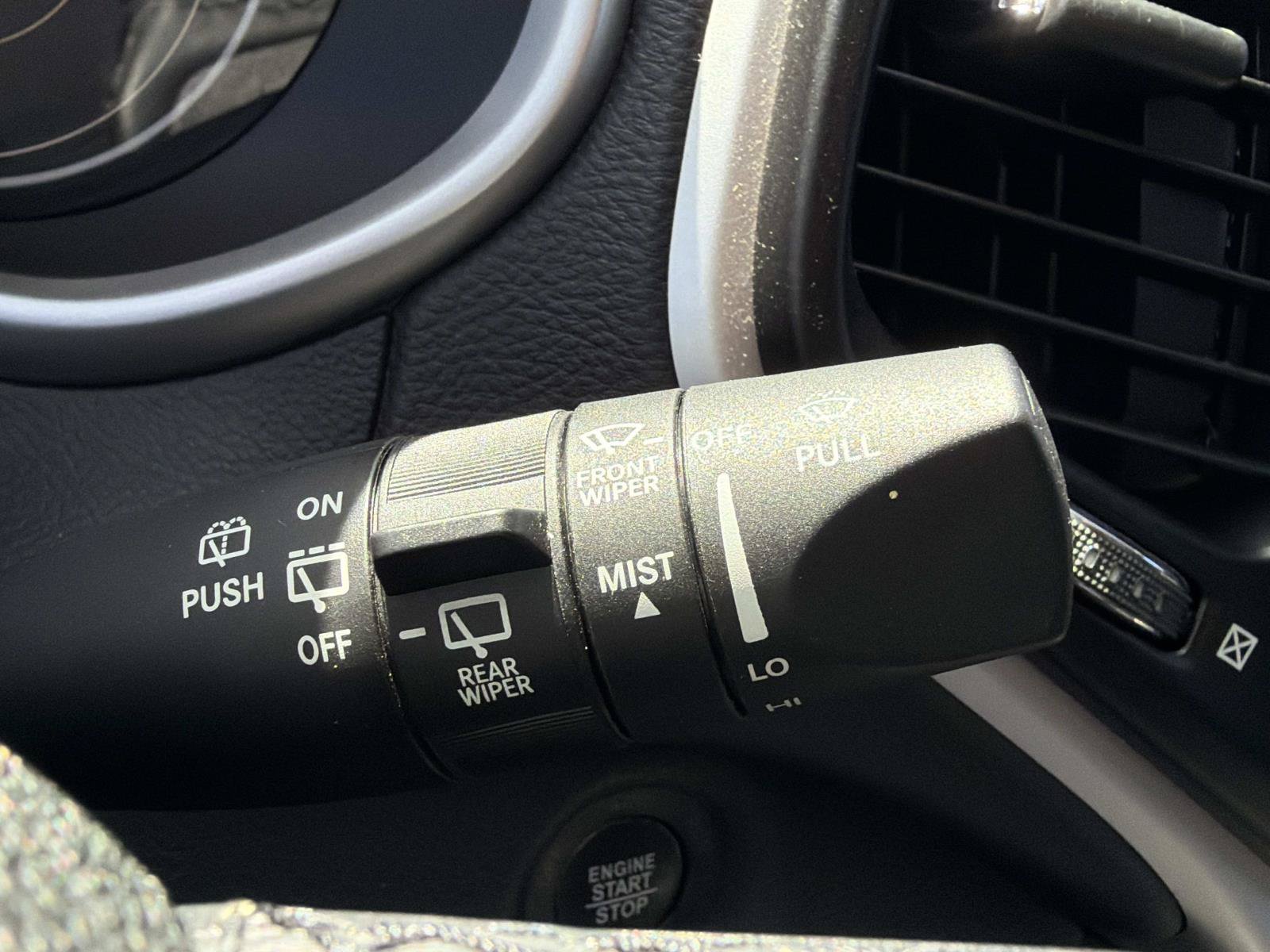 Used 2018 Jeep Cherokee Trailhawk AWD/4WD image 29