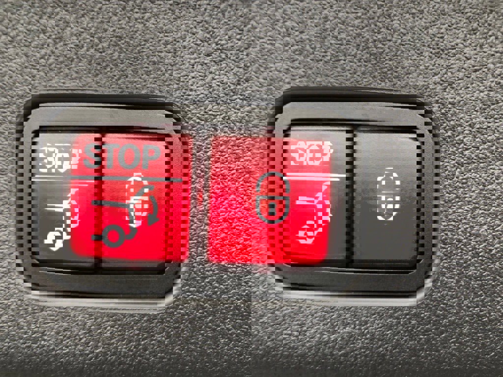 New 2025 Mercedes-Benz GLC 300 4MATIC image 37