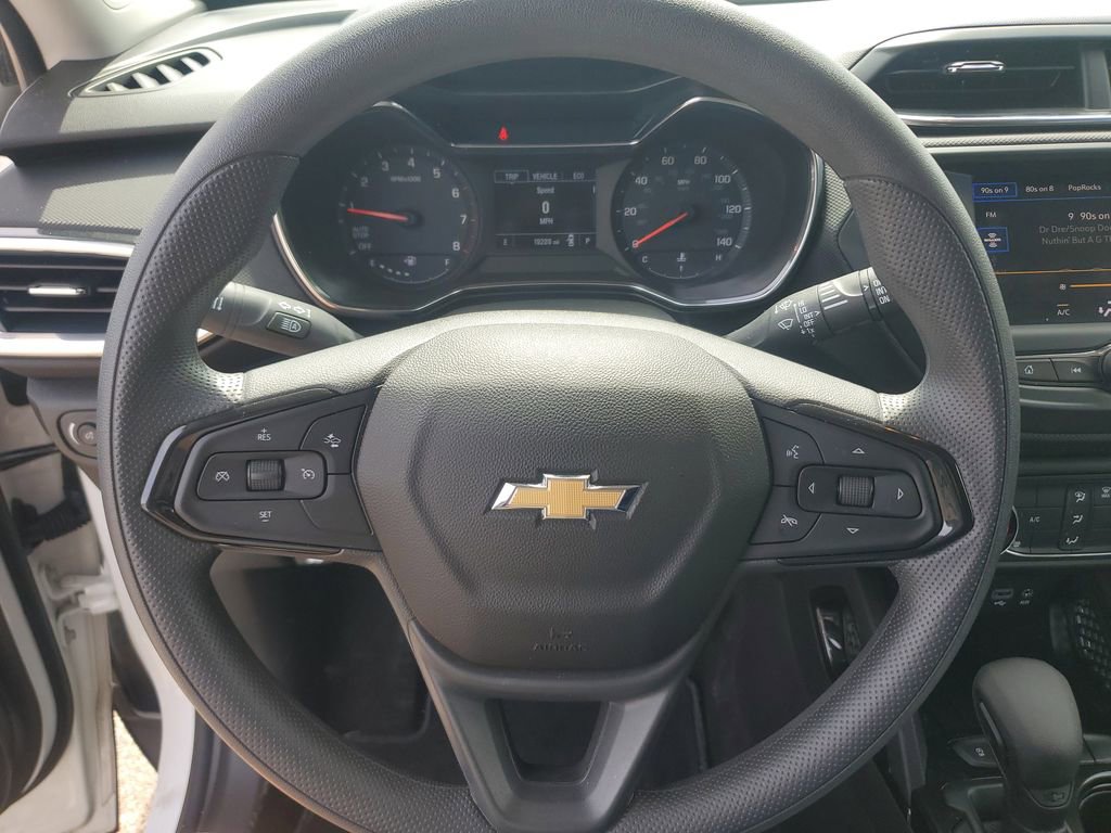 Used 2023 Chevrolet TrailBlazer LT FWD image 16