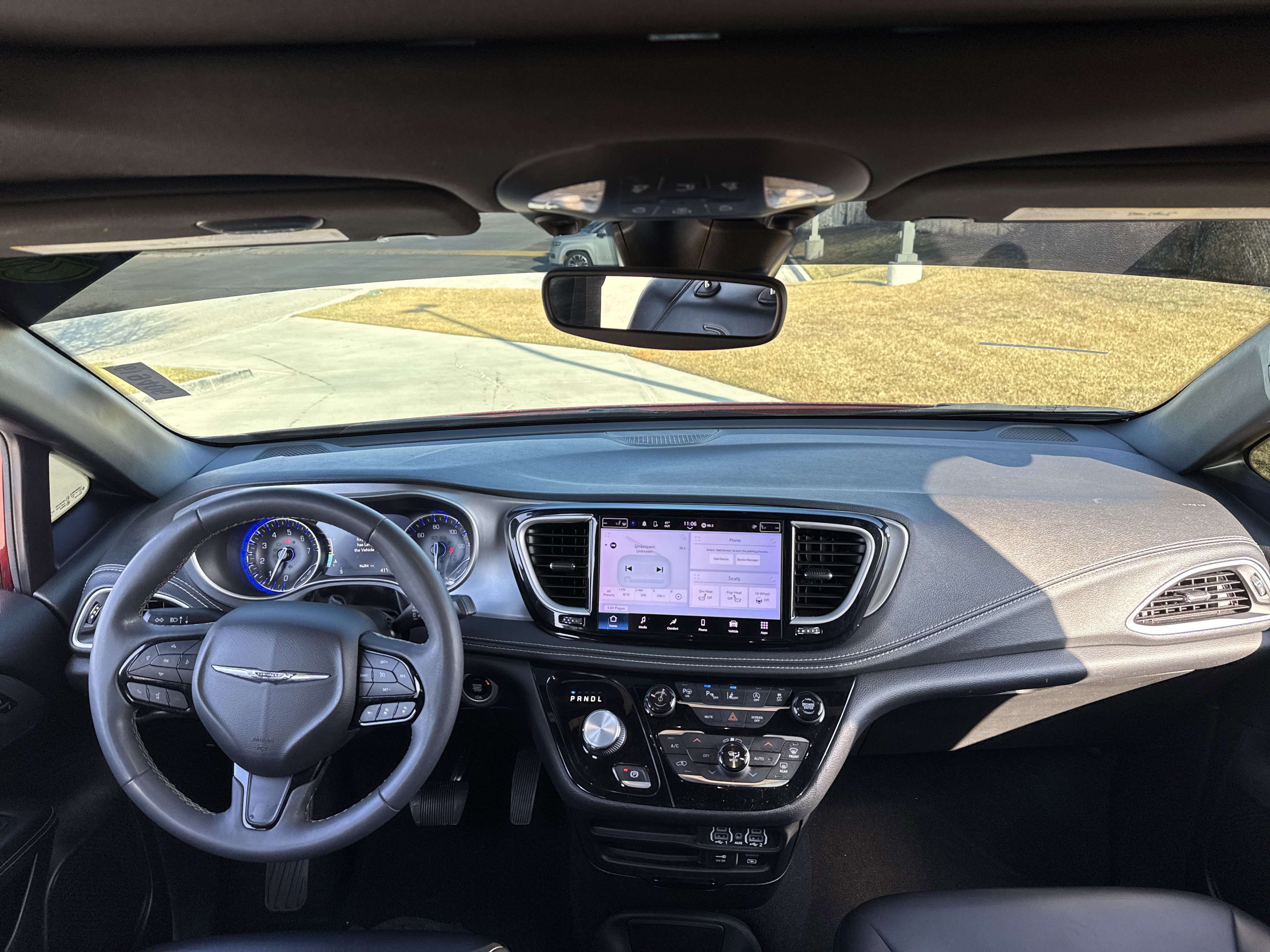 Used 2023 Chrysler Pacifica Touring-L w/ S Appearance Package image 25