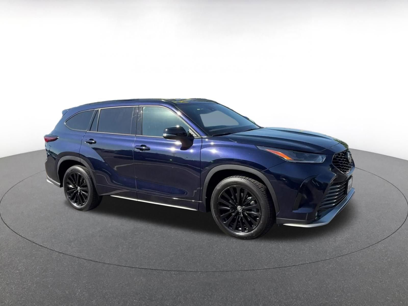 Used 2025 Toyota Highlander XSE AWD/4WD image 2