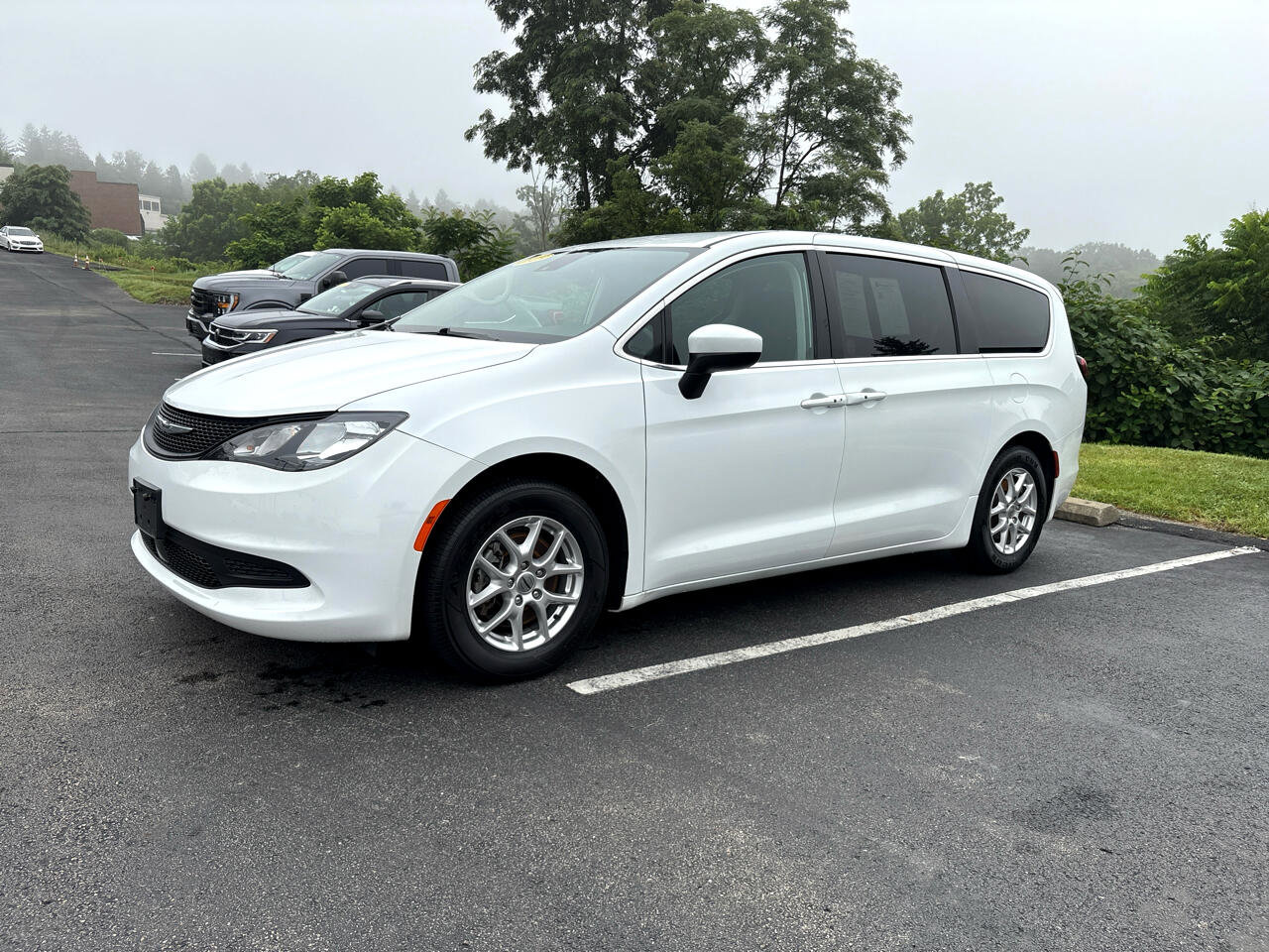 Used 2023 Chrysler Voyager LX image 30