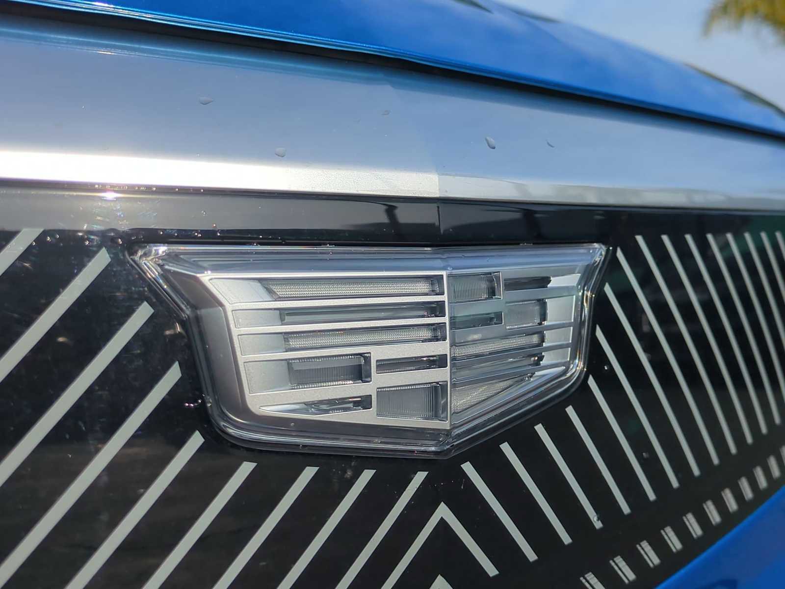 Used 2025 Cadillac Optiq Luxury 1 image 8