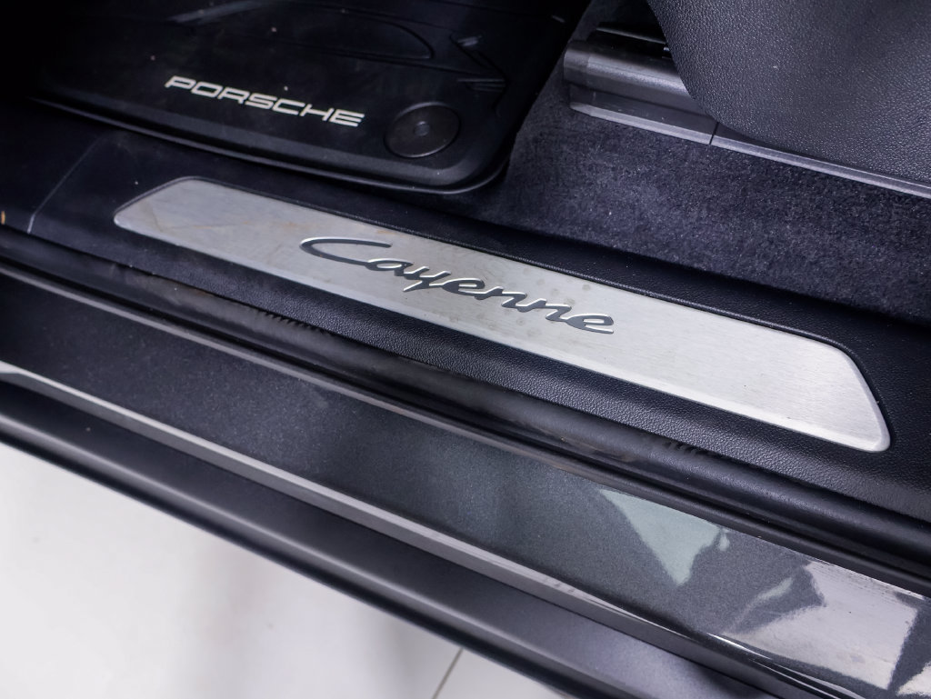 Certified 2026 Porsche Cayenne E-Hybrid AWD/4WD image 25