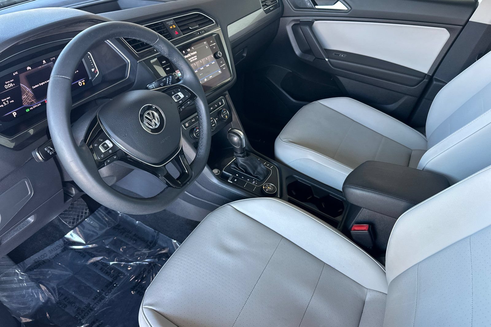 Used 2020 Volkswagen Tiguan SEL AWD/4WD image 13