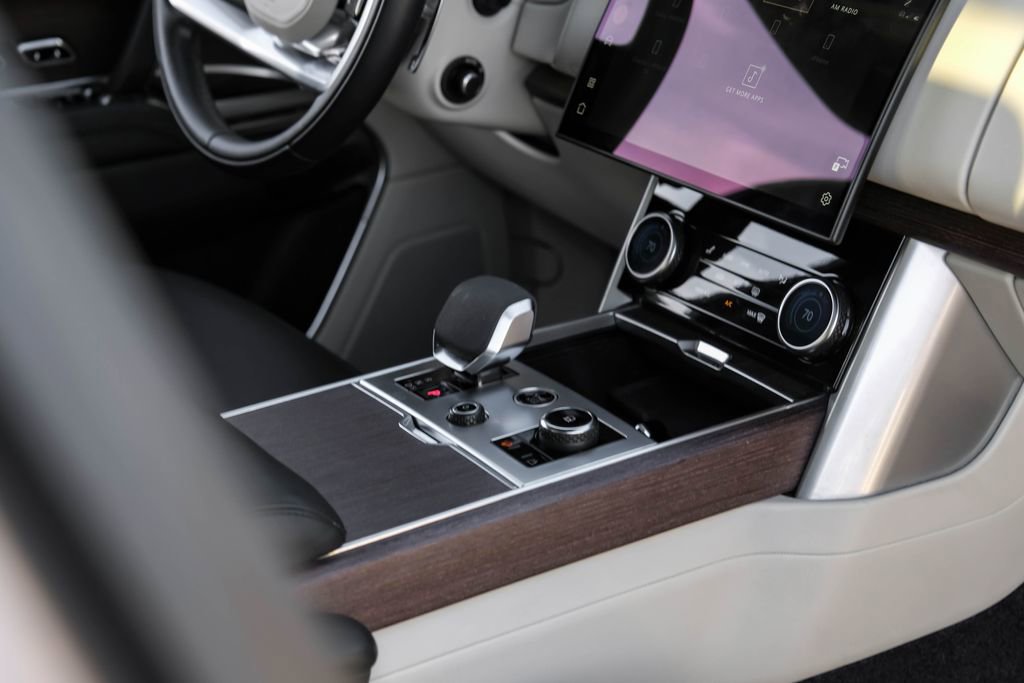 Used 2023 Land Rover Range Rover SE image 25